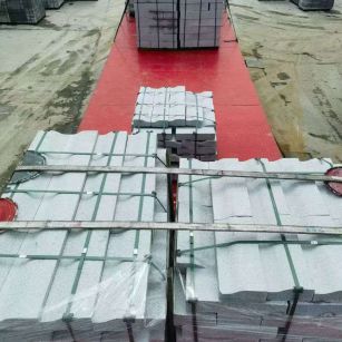 郴州 芝麻白仿形加直形路沿石出货日常