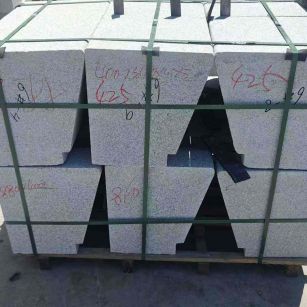 郴州 芝麻白异形坐凳，石凳