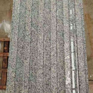 郴州 芝麻白花岗岩荔枝面雕刻盲道，盲条