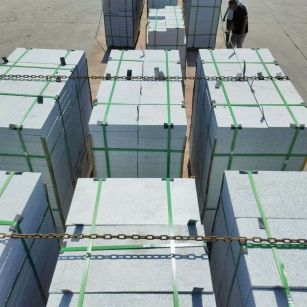 郴州 芝麻白花岗岩5公分地铺石 花岗岩厂家工厂装车日常