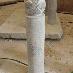 郴州 芝麻白花岗岩石材挡车石柱、停车柱、圆柱挡车柱、方柱挡车柱等