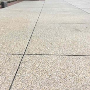 郴州 黄金麻花岗岩石板材荔枝面地面铺装效果