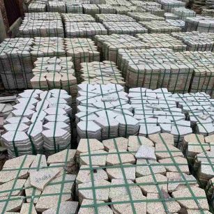 郴州 黄金麻白麻花岗岩荔枝面地铺石(冰裂纹)