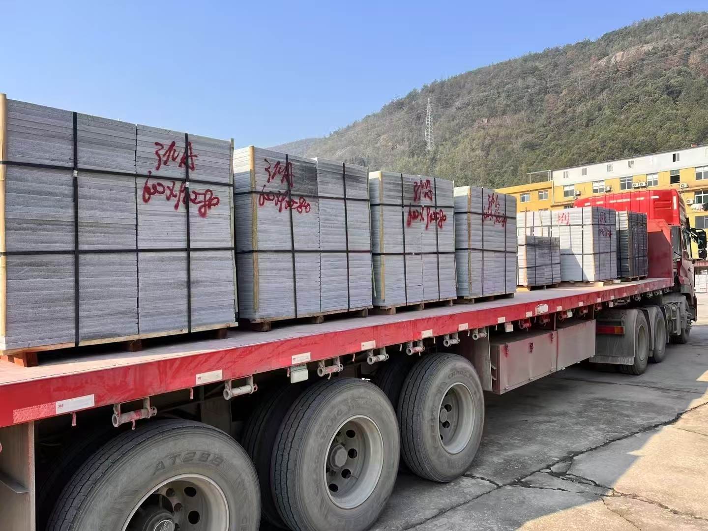 郴州 芝麻灰地铺石出货日常