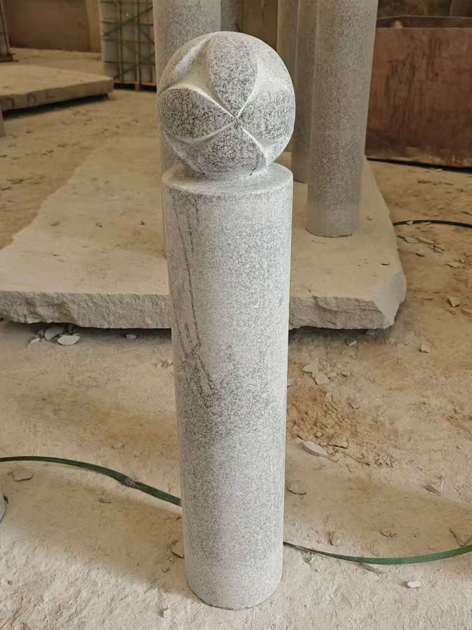 郴州 芝麻白花岗岩石材挡车石柱、停车柱、圆柱挡车柱、方柱挡车柱等