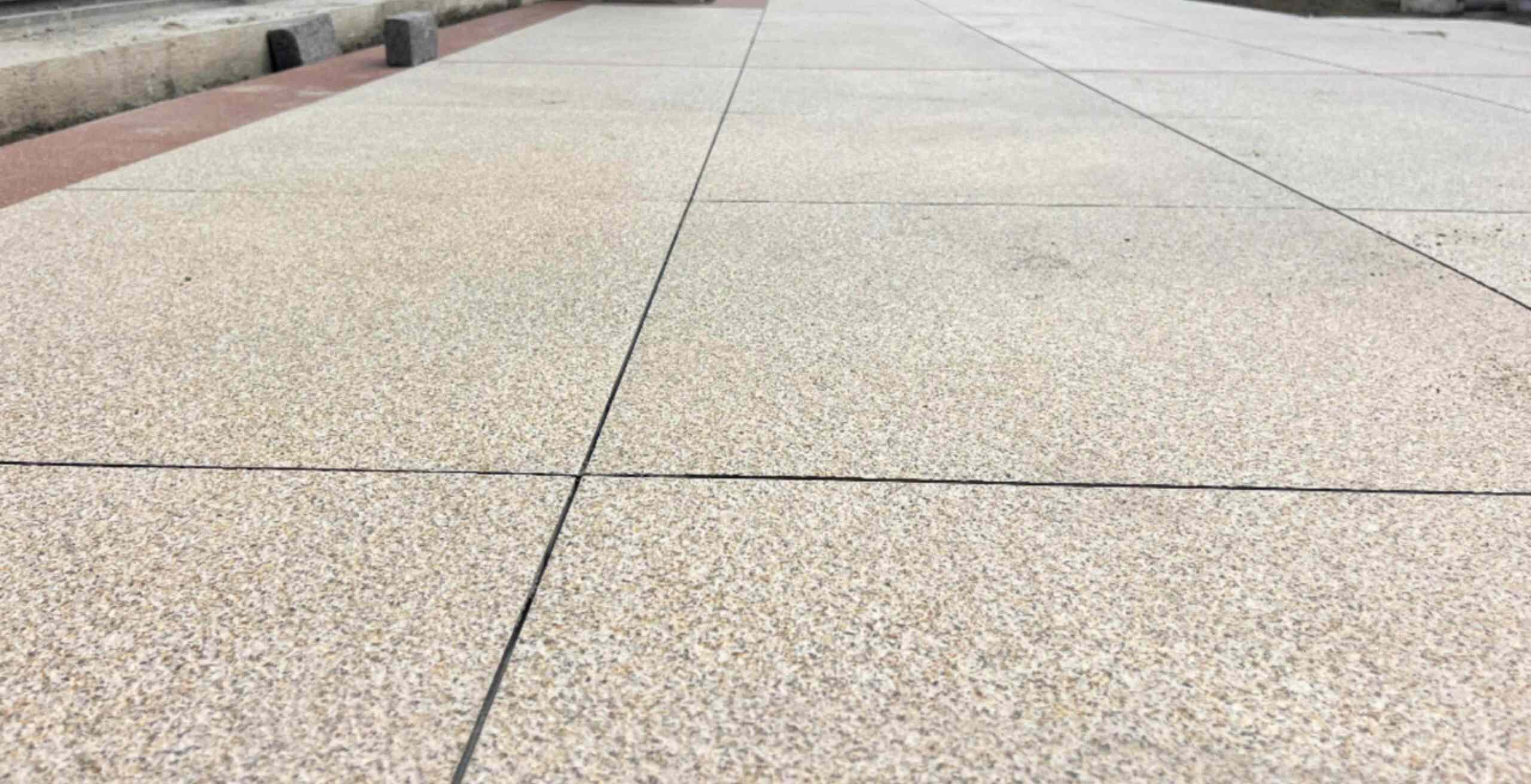 郴州 黄金麻花岗岩石板材荔枝面地面铺装效果