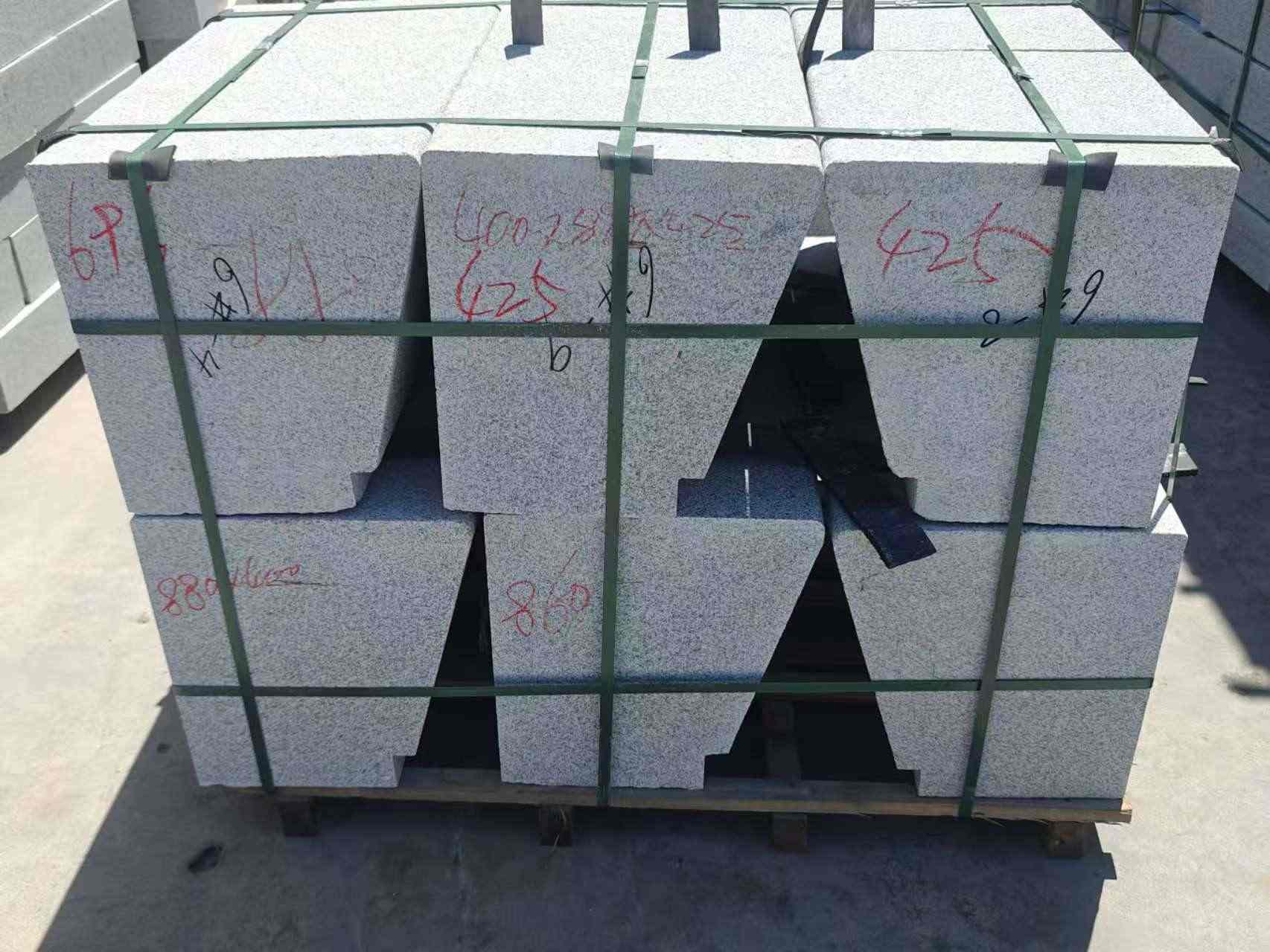 郴州 芝麻白异形坐凳，石凳