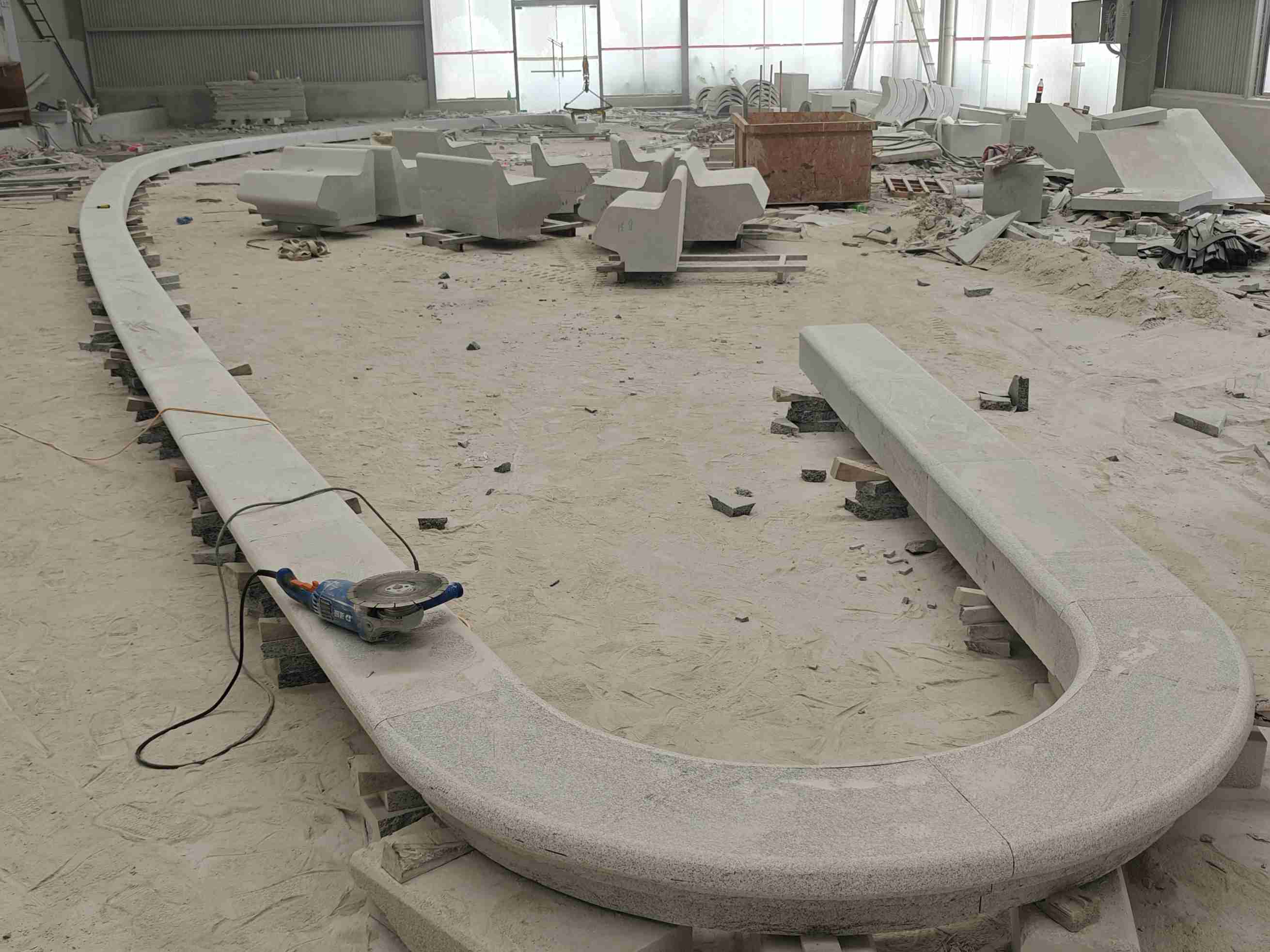 郴州 芝麻白花岗岩弧形花坛石，坐凳石