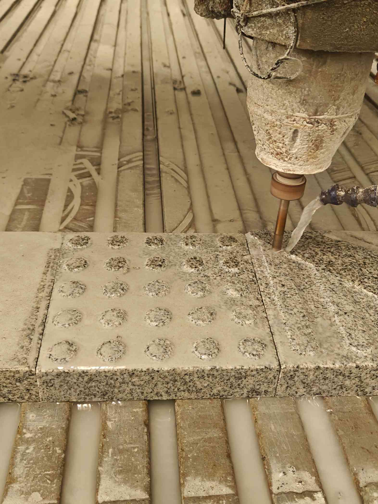 郴州 芝麻白花岗岩石材盲人石、盲道石、盲点石