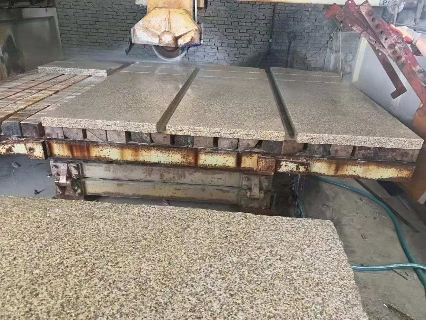 郴州 黄金麻荔枝面成品板加工