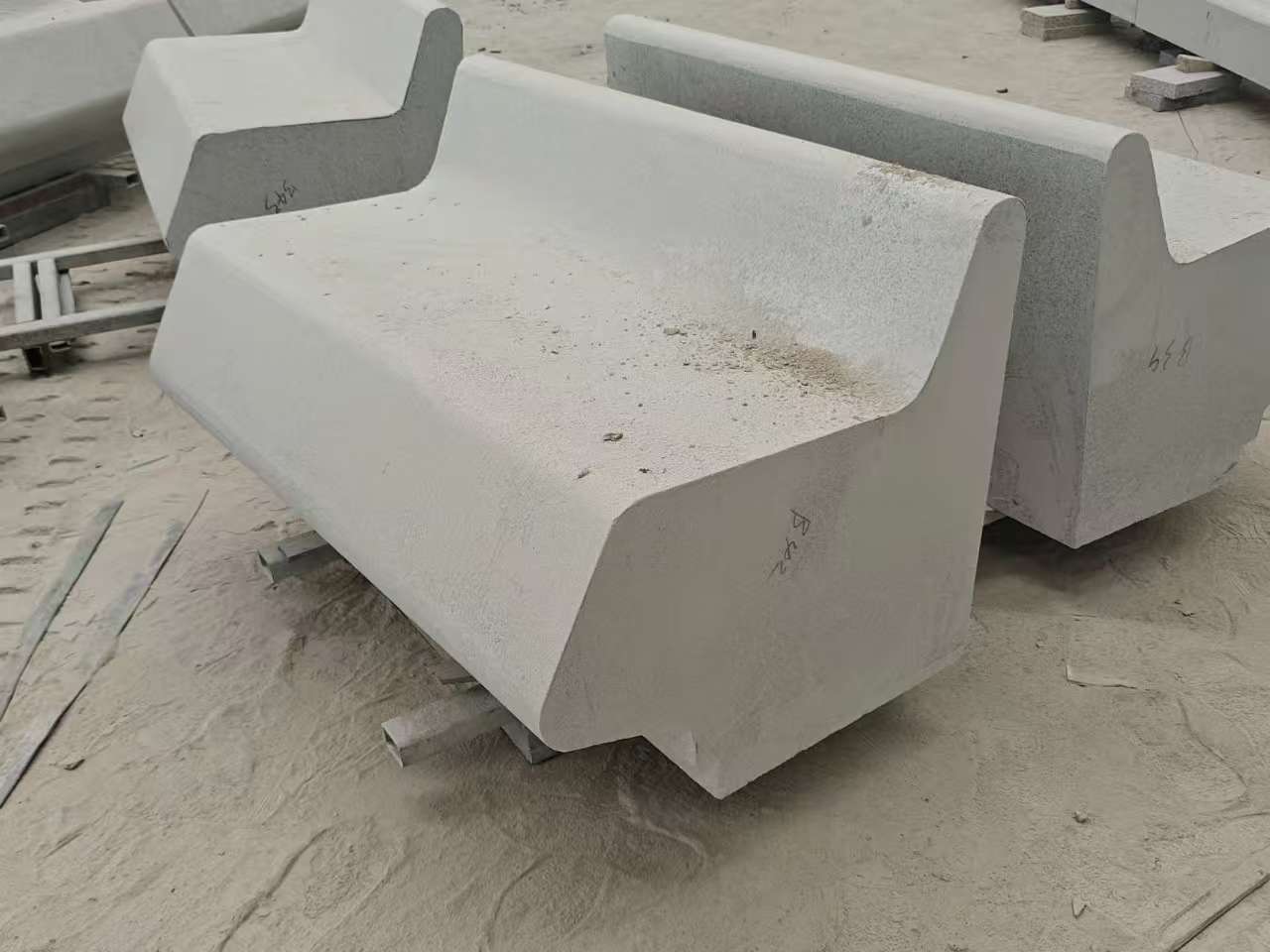 郴州 芝麻白花岗岩异形坐凳，石凳