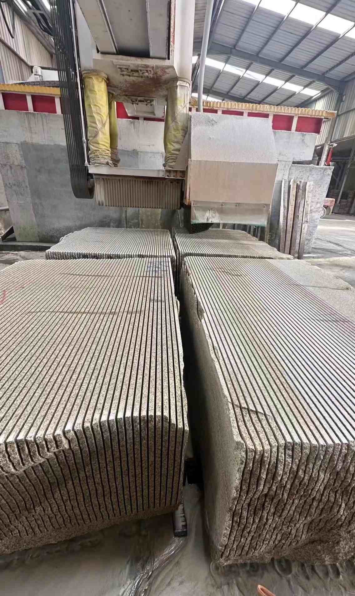 郴州 车间生产日常，黄金麻白麻花岗岩