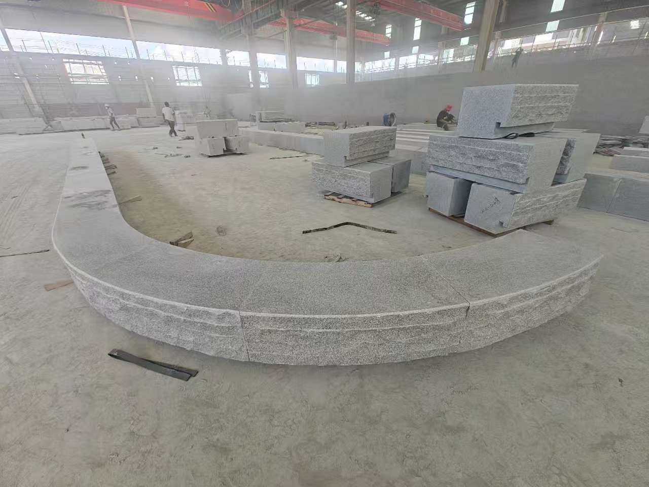 郴州 芝麻白异形坐凳，自然面光面弧形加工