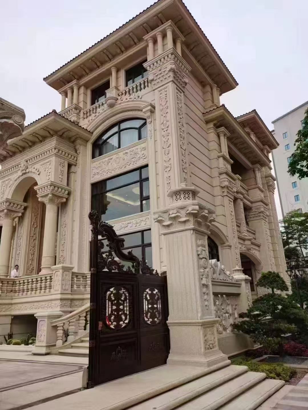 郴州 黄金麻花岗岩别墅外墙干挂效果展示