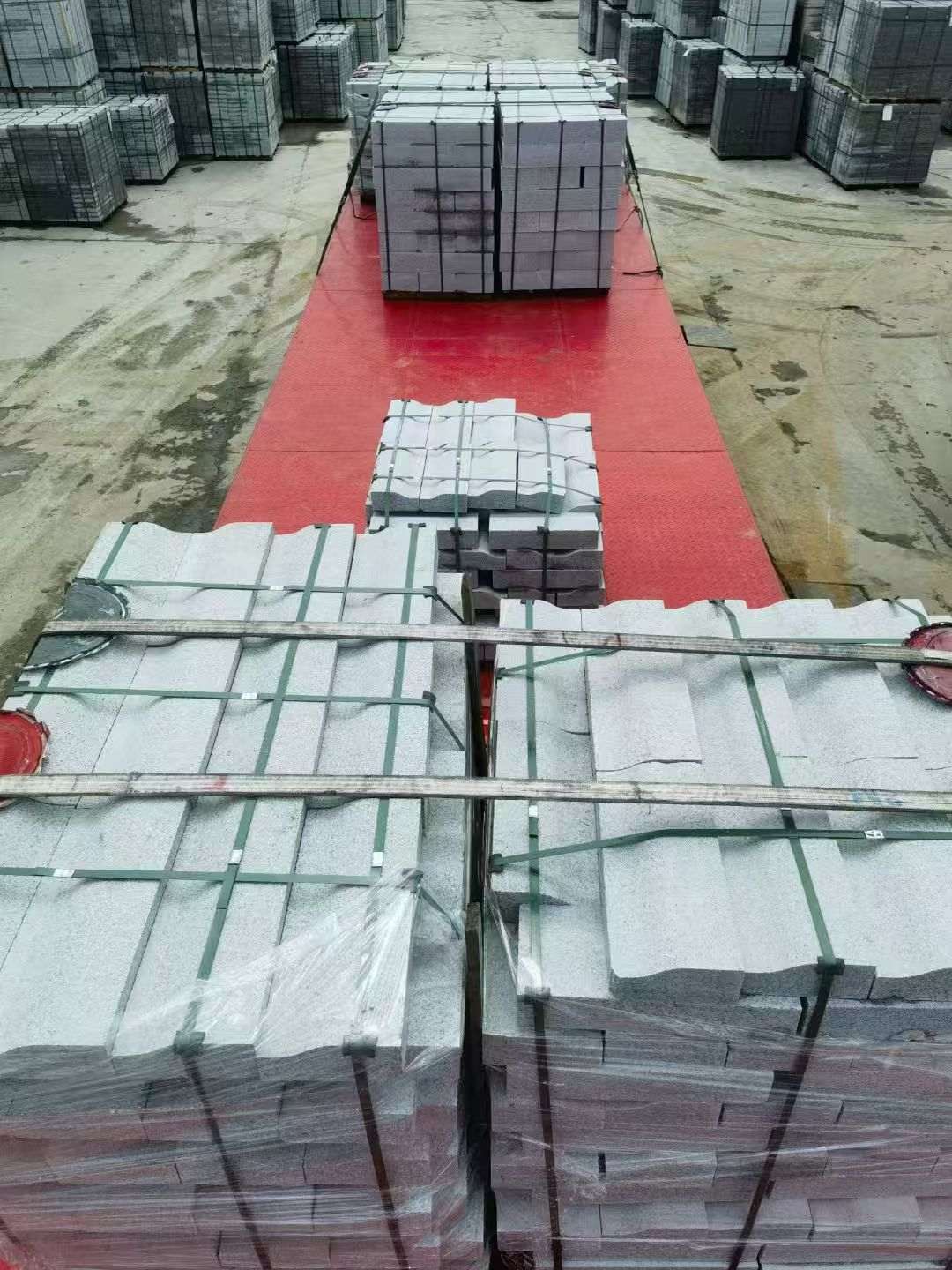 郴州 芝麻白仿形加直形路沿石出货日常