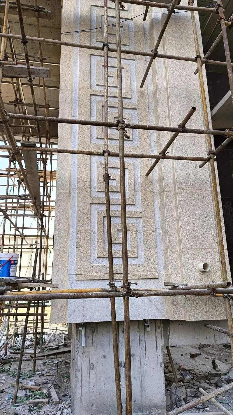 郴州 黄金麻花岗岩别墅外墙干挂回纹造型效果