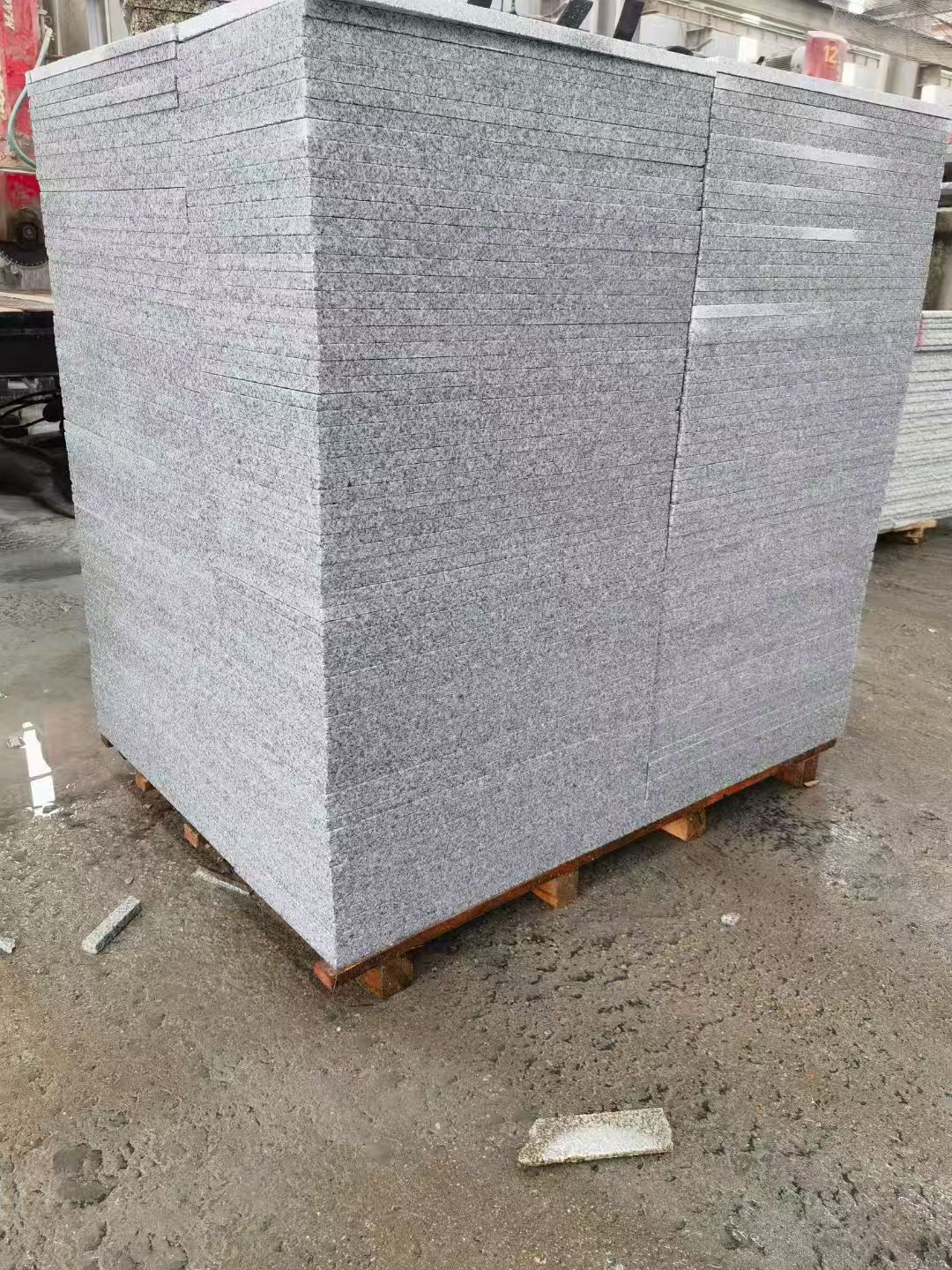 郴州 芝麻白火烧面1.8厚300*600地铺石，尺寸标准，厚薄均匀