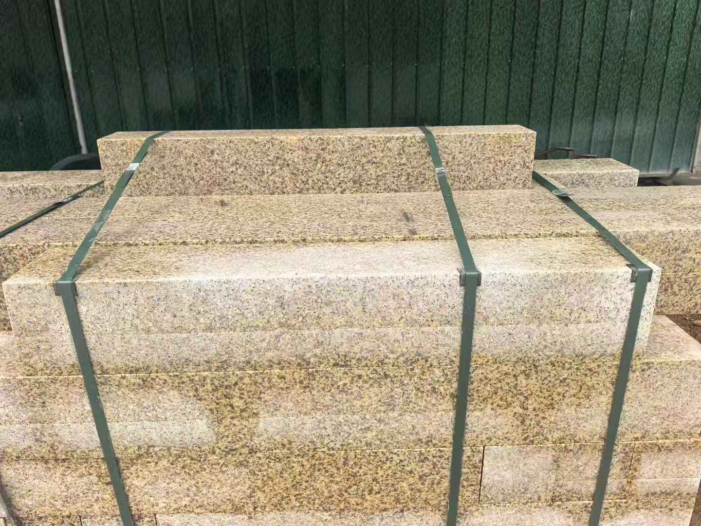 郴州 黄金麻花岗岩石材机切面栏杆料半成品