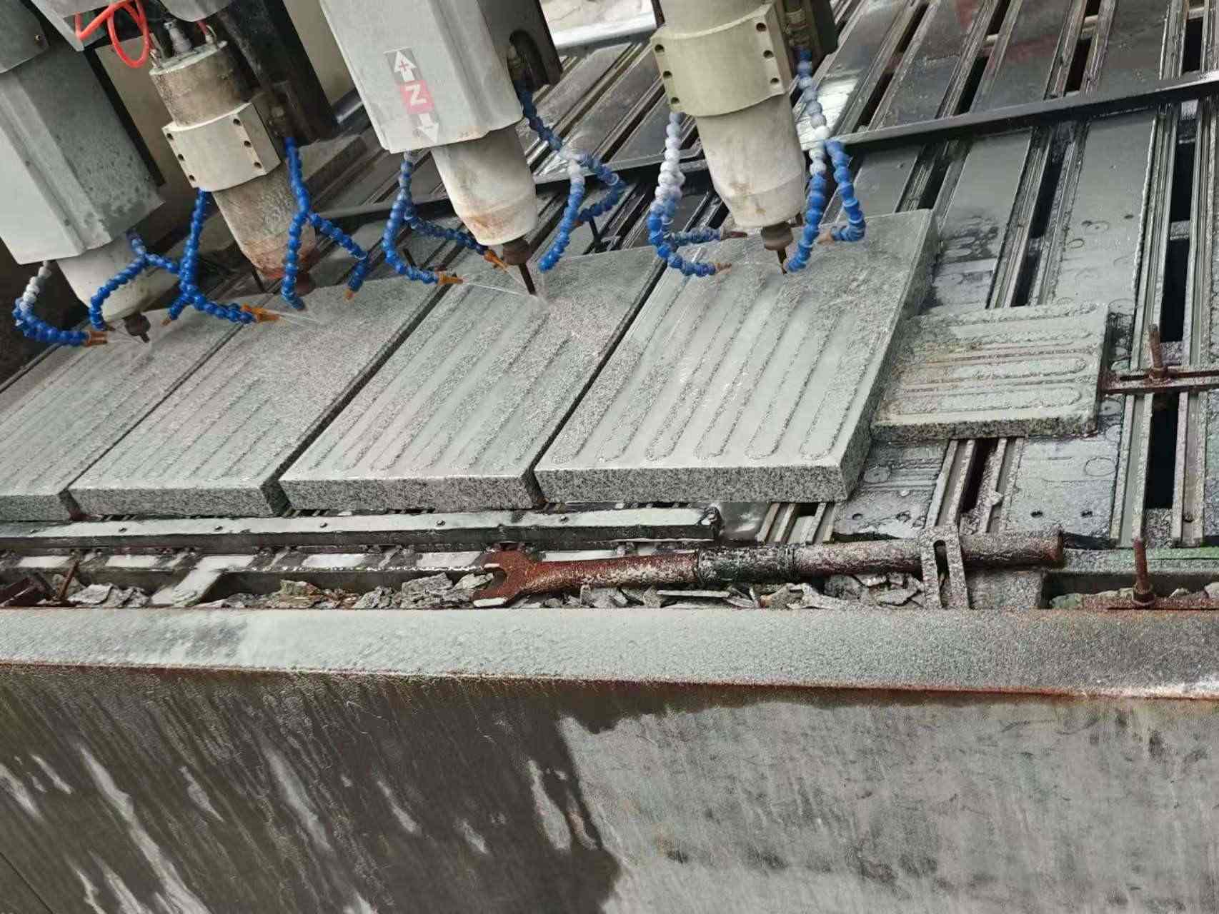 郴州 芝麻白花岗岩荔枝面盲道雕刻