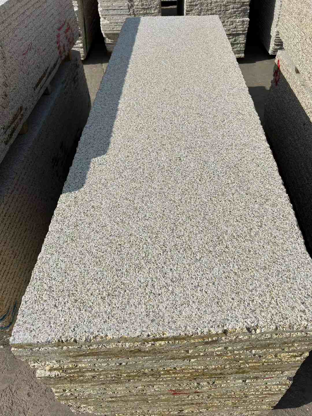 郴州 黄金麻花岗岩荔枝面毛板，半成品