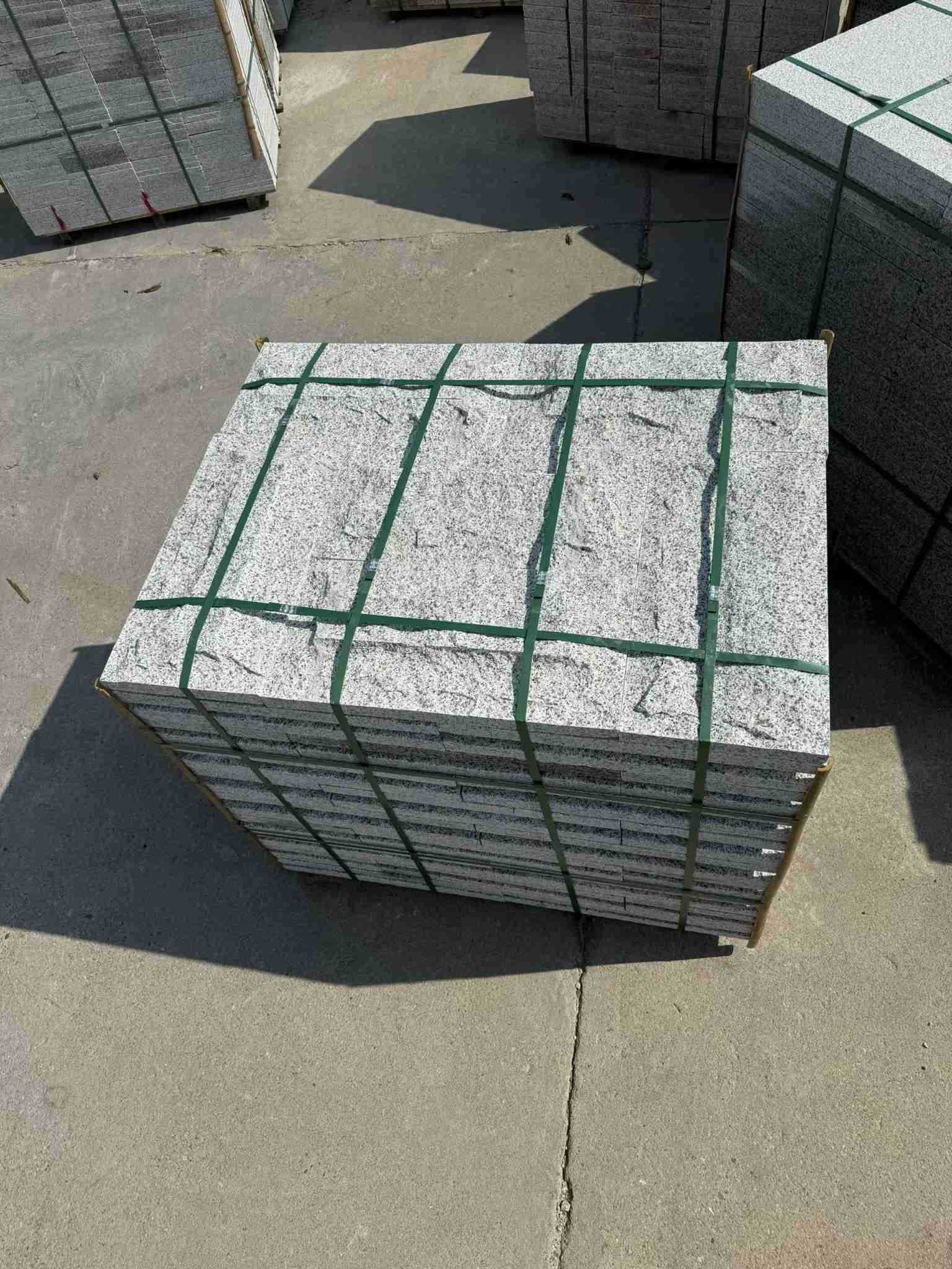 郴州 白麻花岗岩石材自然面蘑菇石成品