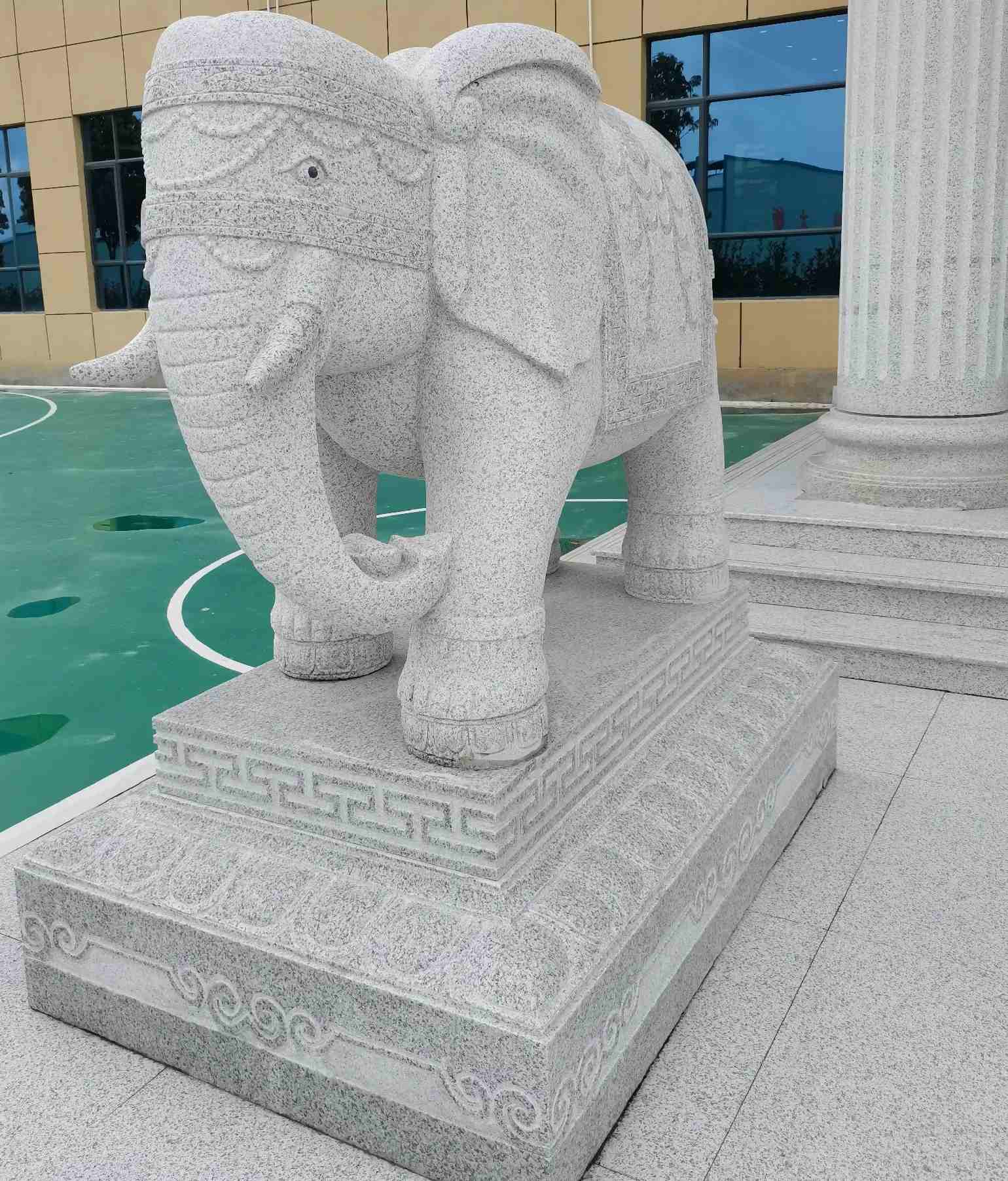 郴州 白麻花岗岩动物异形石雕-大象