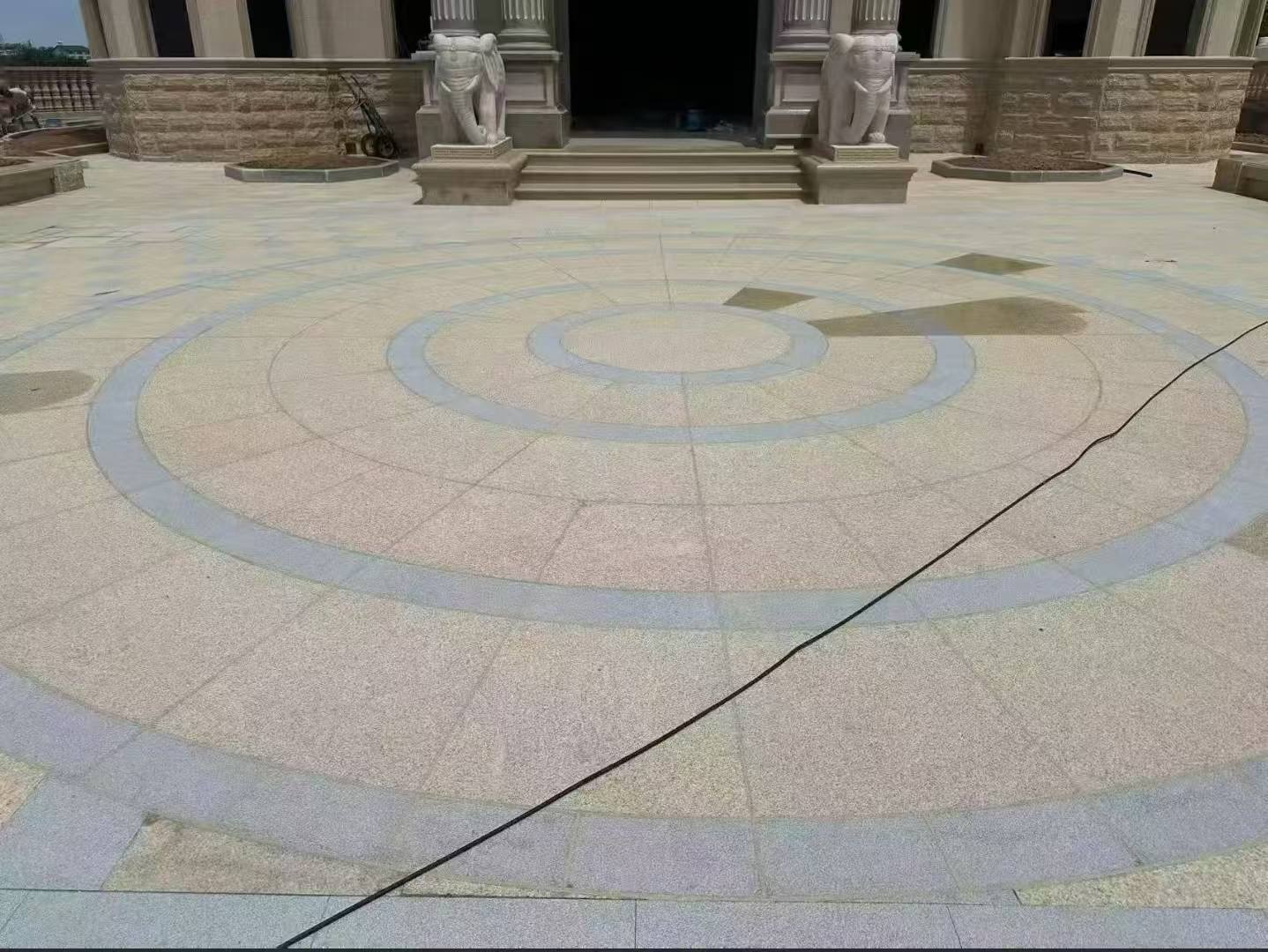 郴州 黄金麻芝麻灰花岗岩石材地铺拼接效果