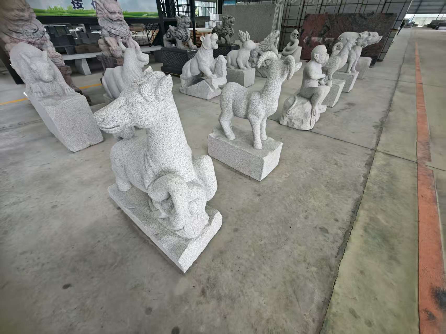 郴州 芝麻白花岗岩造型立体雕刻——十二生肖